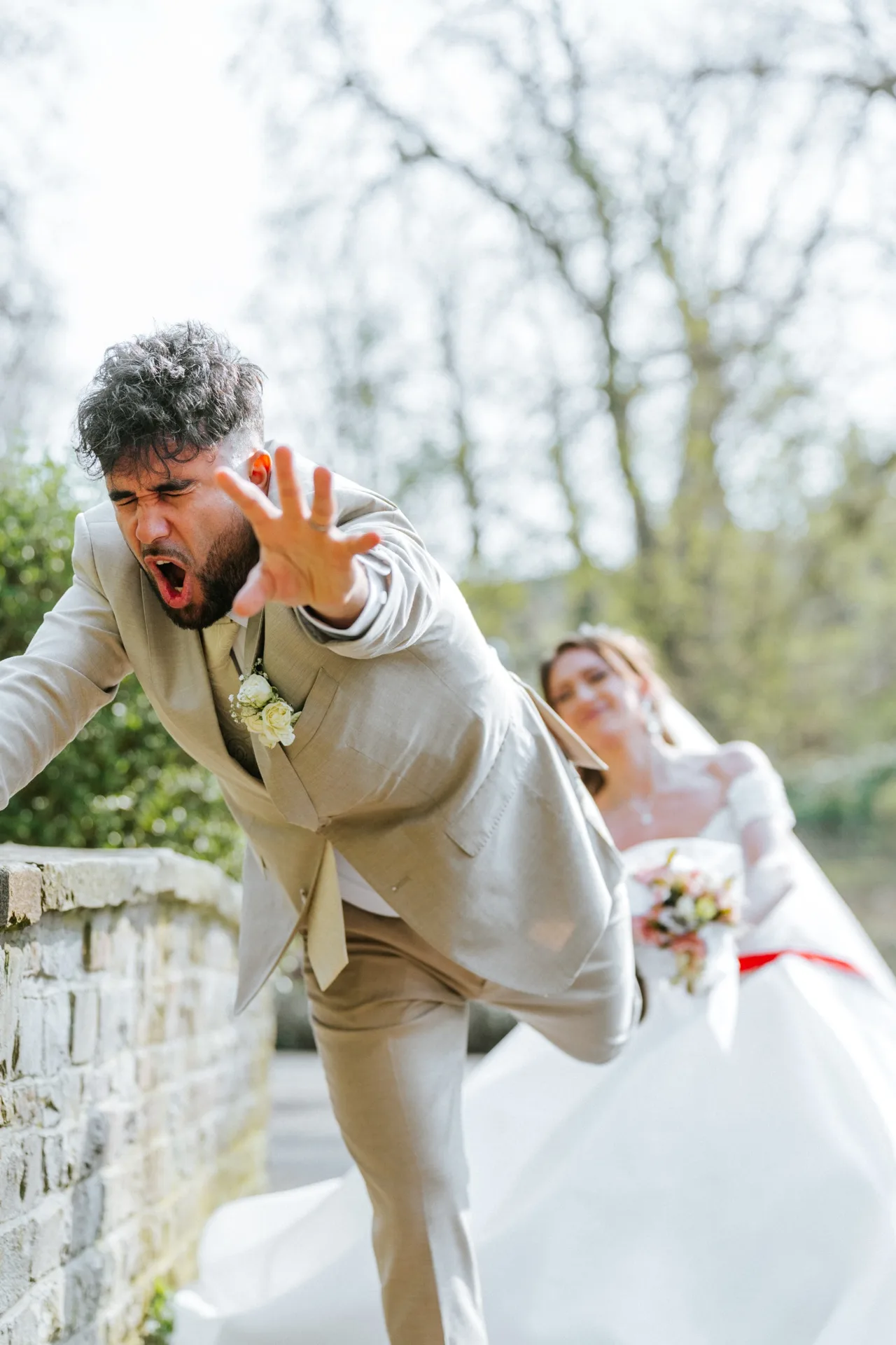 Moment intime couple mariés — reportage photo Belgique Amour Vision