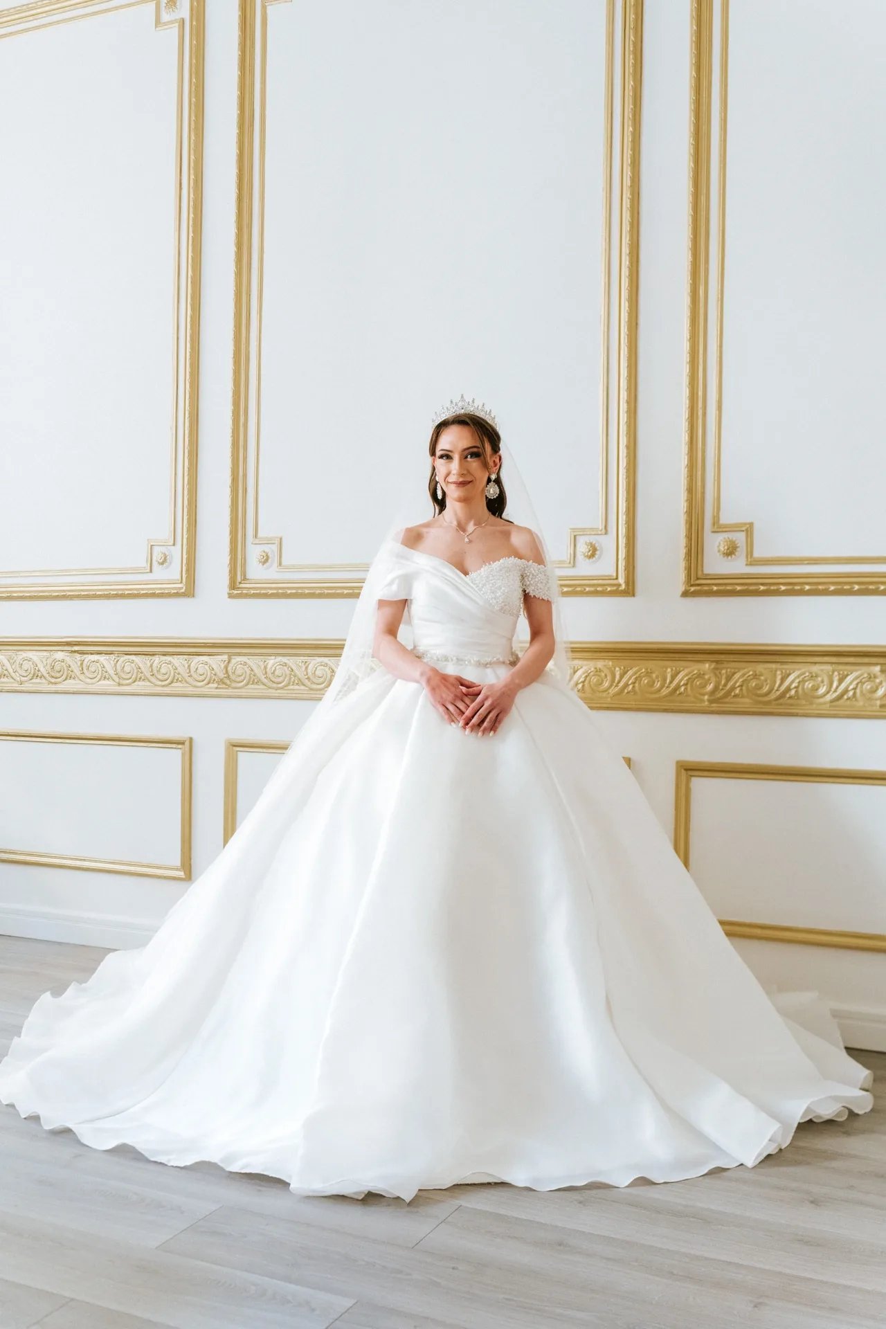 Portrait couple marié en extérieur — Amour Vision Belgique