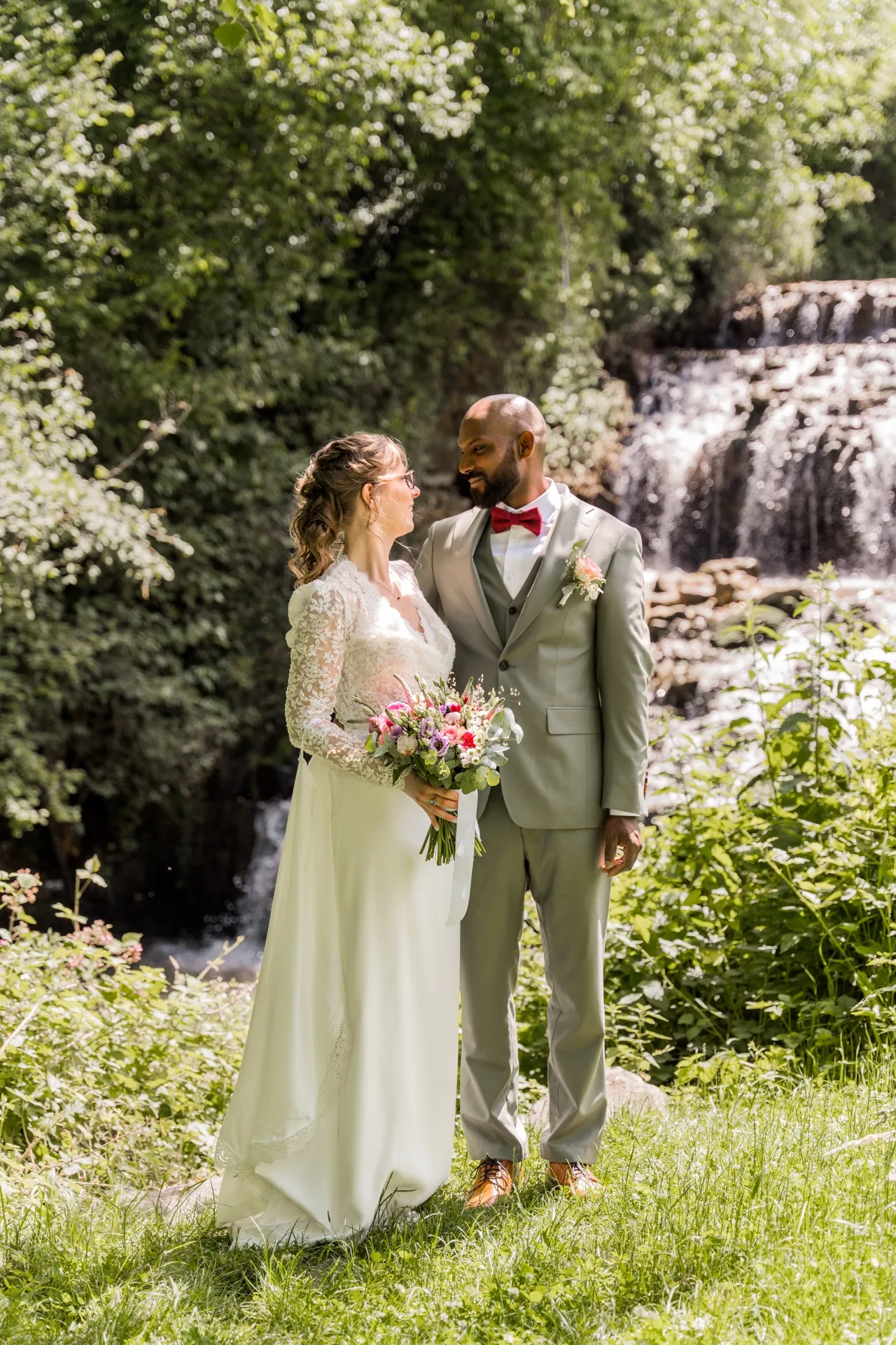 Portrait en couloir — reportage photo mariage Amour Vision